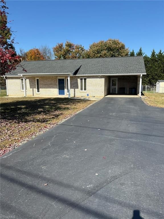 807 Silver Dapple Lane, Kernersville, NC 27284