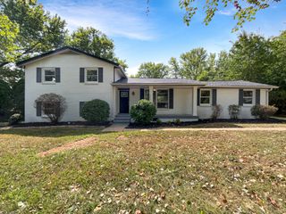 2203 Green Acres Dr, Clarksville, TN 37042