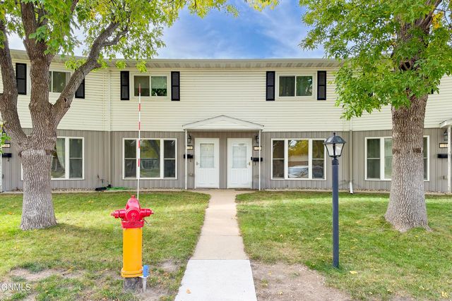 21 Westfield Circle, Minot, ND 58701 property photo