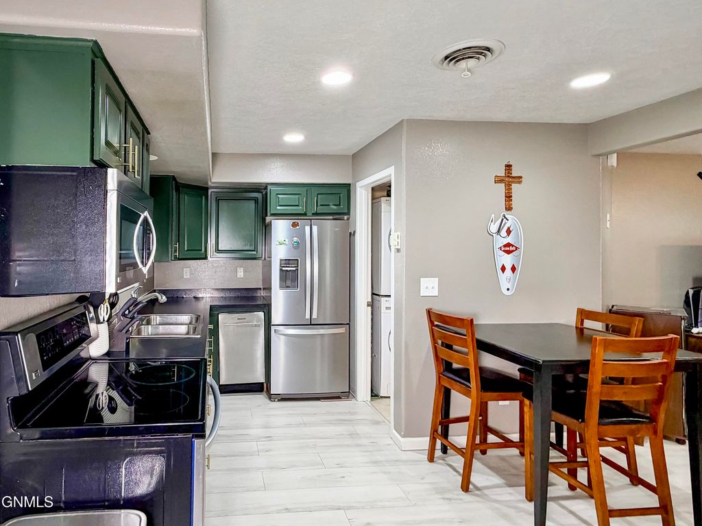 21 Westfield Circle, Minot, ND 58701 photo 5