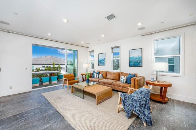 2858 Avella Cir, San Diego, CA 92108