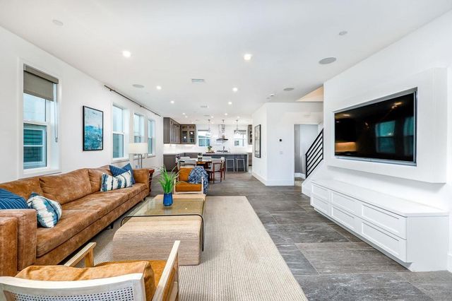 2858 Avella Cir, San Diego, CA 92108