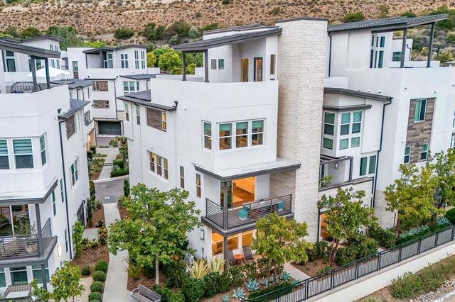 2858 Avella Cir, San Diego, CA 92108