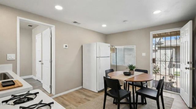 136 S Roosevelt Avenue, Oxnard, CA 93030