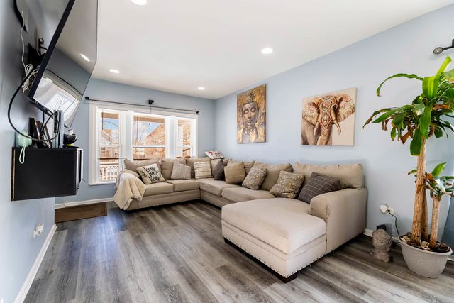 9020 S Carpenter Street, Chicago, IL 60620