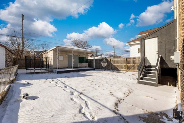 9020 S Carpenter Street, Chicago, IL 60620