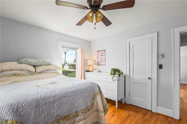 641 Willowbrook Lane, Winston-salem, NC 27104