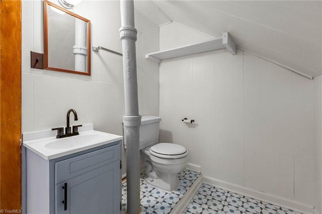 641 Willowbrook Lane, Winston-salem, NC 27104