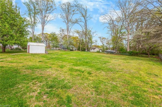 641 Willowbrook Lane, Winston-salem, NC 27104