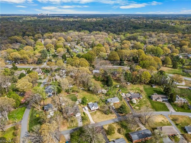 641 Willowbrook Lane, Winston-salem, NC 27104