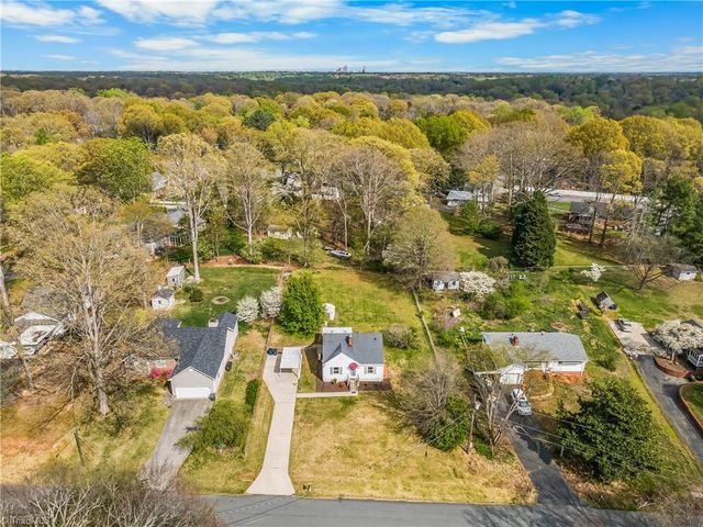 641 Willowbrook Lane, Winston-salem, NC 27104