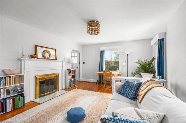 641 Willowbrook Lane, Winston-salem, NC 27104