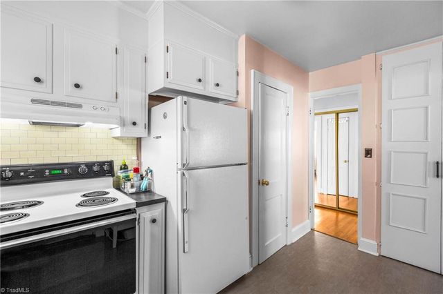 641 Willowbrook Lane, Winston-salem, NC 27104