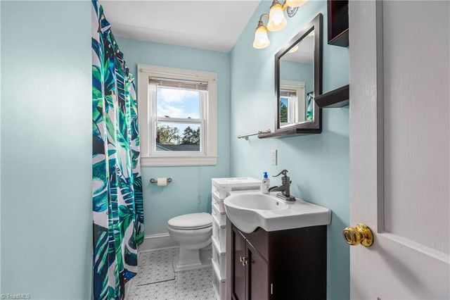 641 Willowbrook Lane, Winston-salem, NC 27104