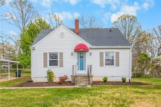 641 Willowbrook Lane, Winston-salem, NC 27104