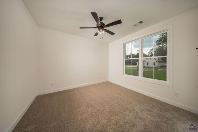 4 Pleasant Oaks Drive, Perry, GA 31069