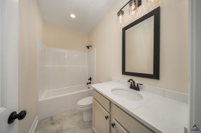 4 Pleasant Oaks Drive, Perry, GA 31069