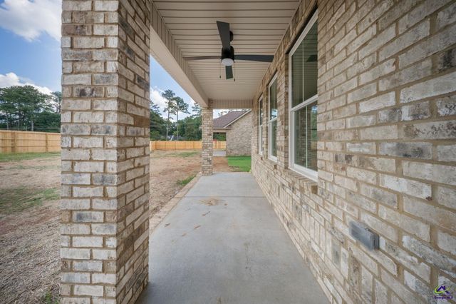 4 Pleasant Oaks Drive, Perry, GA 31069