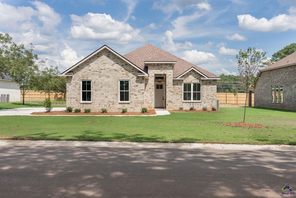 4 Pleasant Oaks Drive, Perry, GA 31069