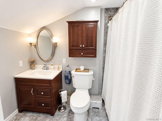 18 1st Avenue, East Rockaway, NY 11518