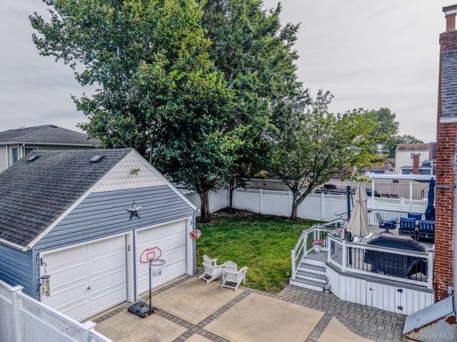 18 1st Avenue, East Rockaway, NY 11518