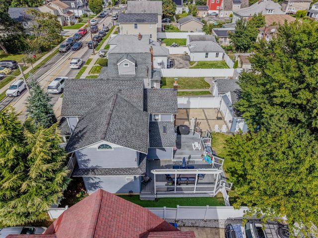 18 1st Avenue, East Rockaway, NY 11518
