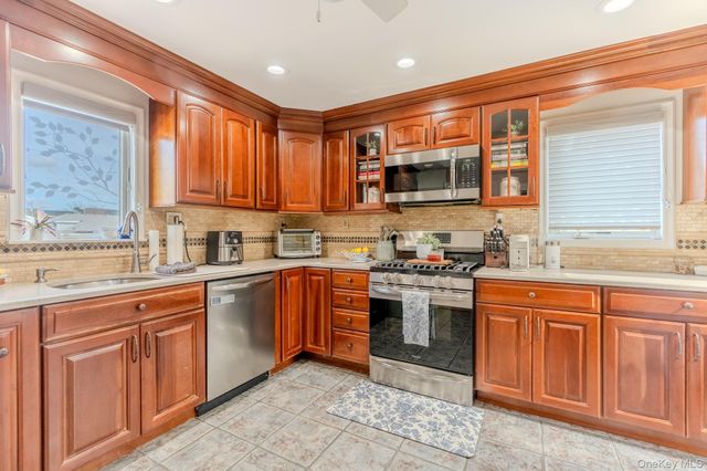 18 1st Avenue, East Rockaway, NY 11518