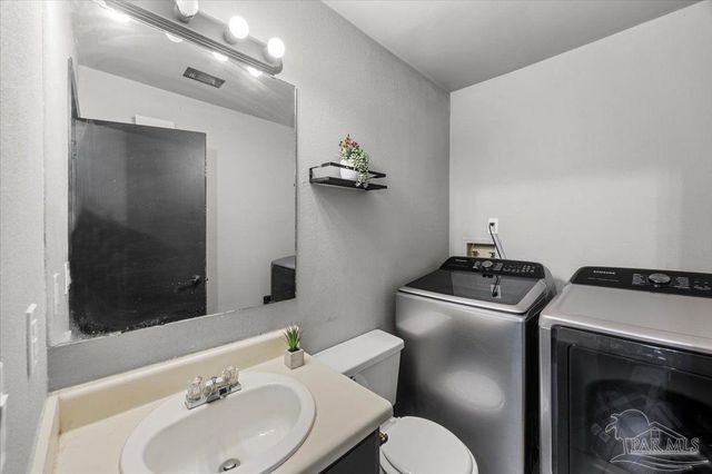 2301 W Michigan Ave 9, Pensacola, FL 32526