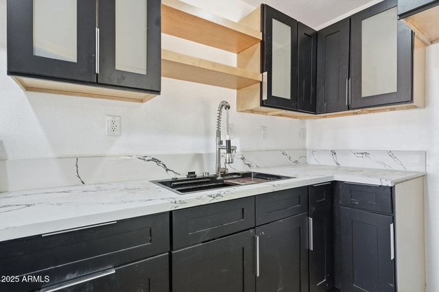 1137 W MOHAVE Street, Phoenix, AZ 85007