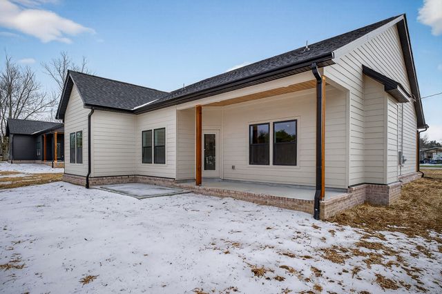 506 Morgan Dr, Smithville, TN 37166