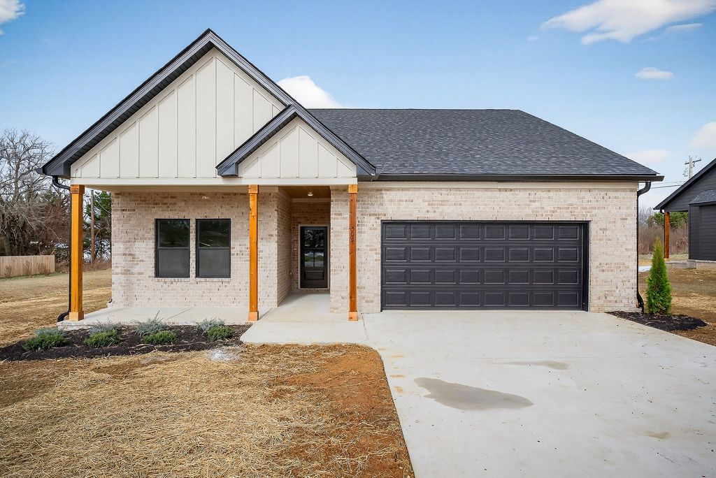 506 Morgan Dr, Smithville, TN 37166