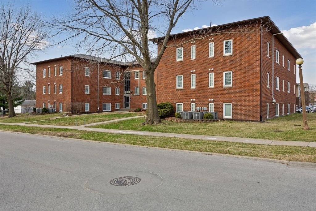 100 Grandview Court 100, Iowa City, IA 52246