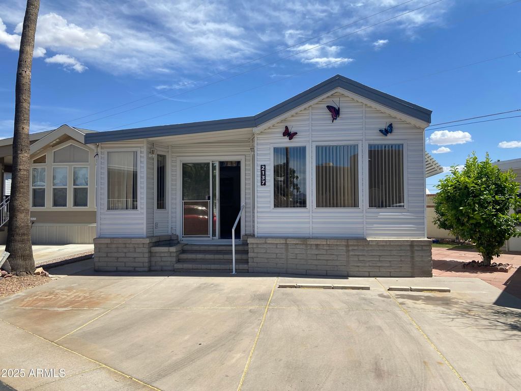 2137 W Erie Avenue 137, Apache Junction, AZ 85119 — exterior