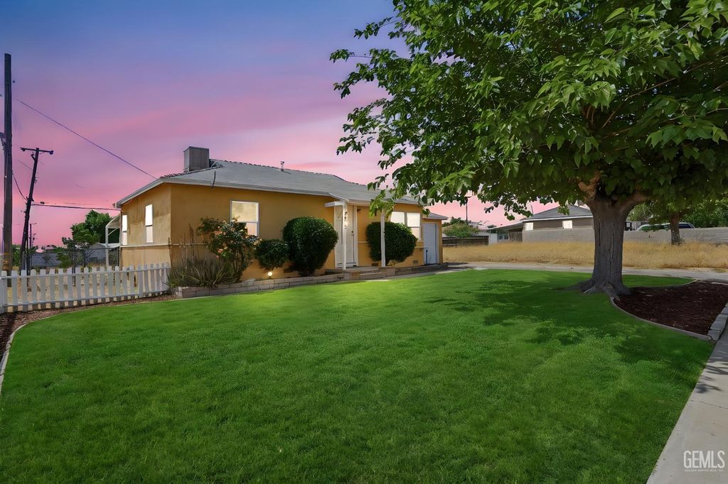 4609 Center, Bakersfield, CA 93306