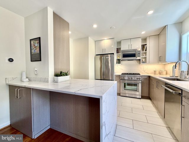7024 ALICENT PL, Mclean, VA 22101
