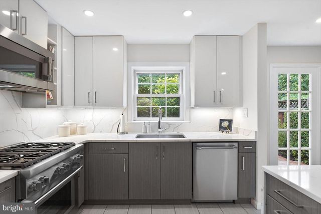 7024 ALICENT PL, Mclean, VA 22101