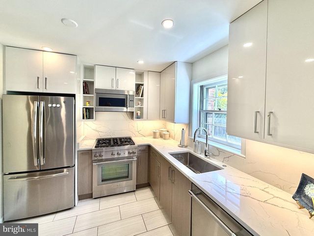 7024 ALICENT PL, Mclean, VA 22101