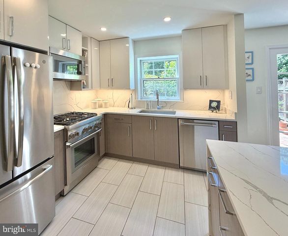 7024 ALICENT PL, Mclean, VA 22101