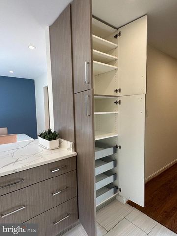 7024 ALICENT PL, Mclean, VA 22101