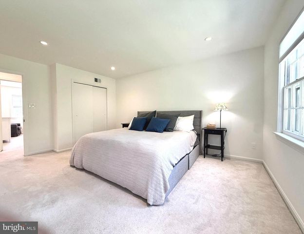 7024 ALICENT PL, Mclean, VA 22101