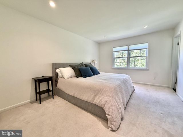 7024 ALICENT PL, Mclean, VA 22101