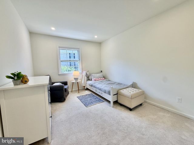 7024 ALICENT PL, Mclean, VA 22101