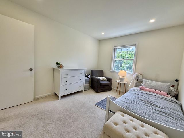 7024 ALICENT PL, Mclean, VA 22101