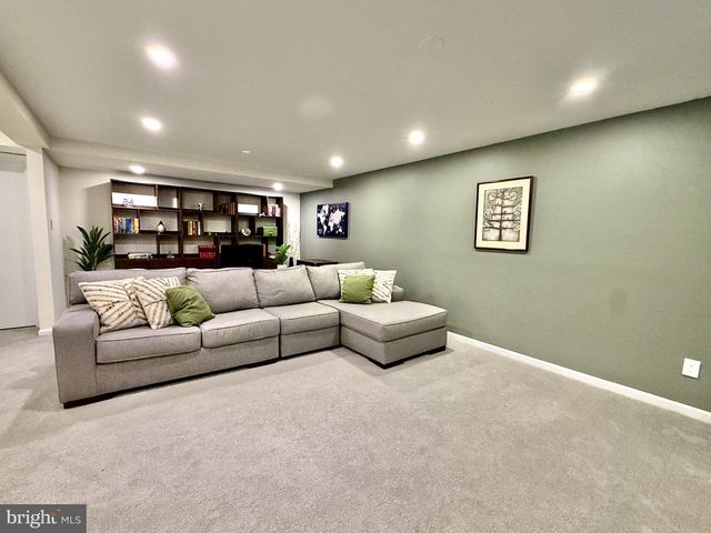 7024 ALICENT PL, Mclean, VA 22101