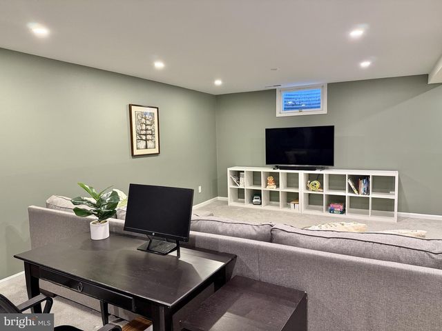 7024 ALICENT PL, Mclean, VA 22101