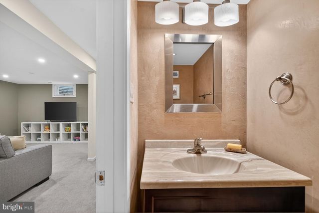 7024 ALICENT PL, Mclean, VA 22101