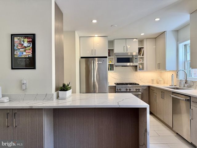 7024 ALICENT PL, Mclean, VA 22101