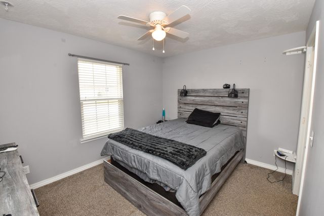 519 N Elm Avenue, Clever, MO 65631