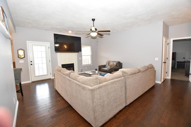 519 N Elm Avenue, Clever, MO 65631