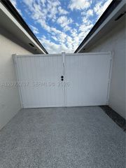 2658 W 74th Ter, Hialeah, FL 33016